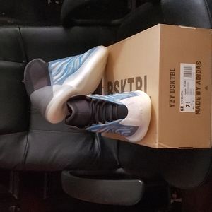 ADIDAS YZY BOOST BSKTBL 'Frozen Blue' 2020
